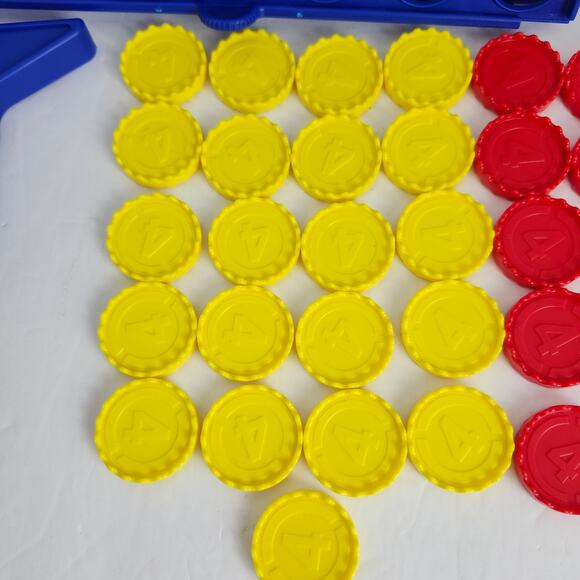 Hasbro Gaming Connect 4 Board Game A5640 Game Night 2016 Age 6+ Pre-Owned - Picture 5 of 13